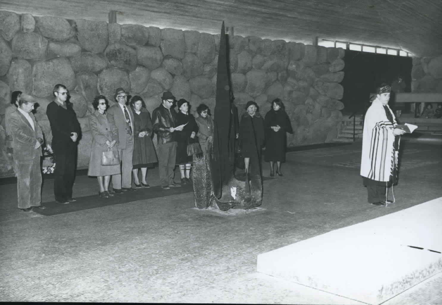 Ceremony in Honor of Waclaw and Helena Milowski in the Hall of Remembrance. Yad Vashem, 24.11.1981