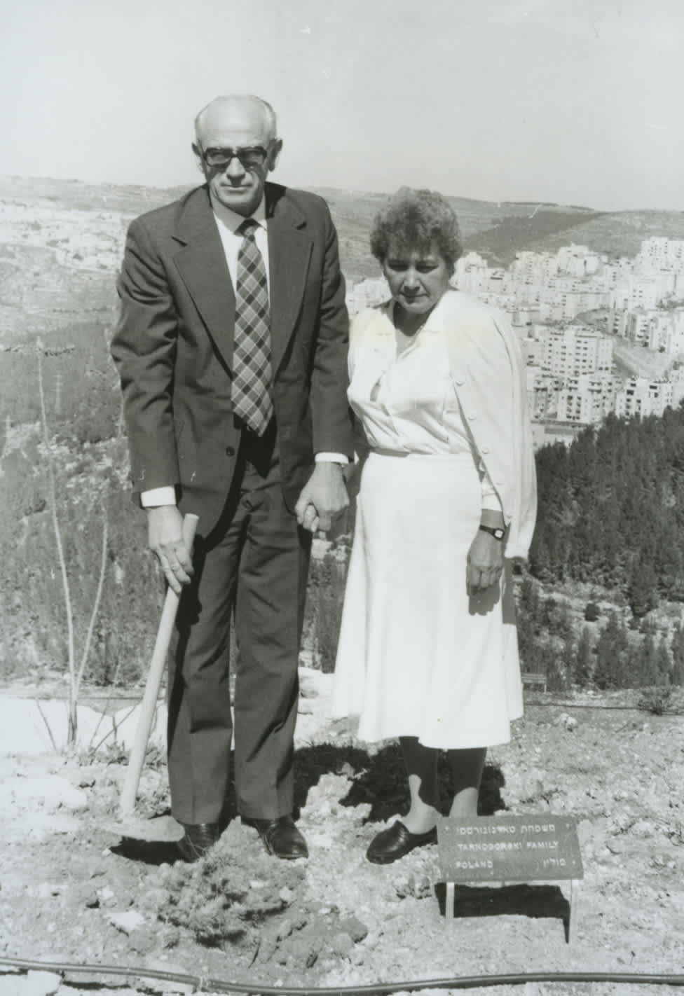 Tree Planting Ceremony in Honor of Maria and Wincenty Tarnogorski. Yad Vashem. 12.02.1987