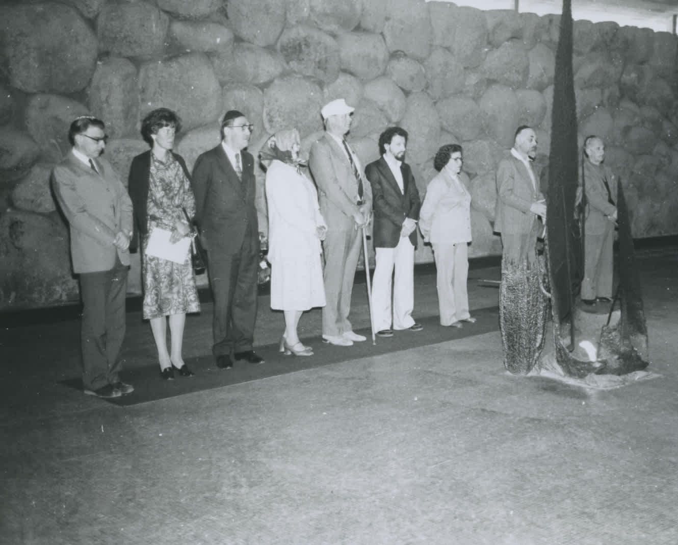Ceremony in Honor of Petronella and Johannes Roostee in the Hall of Remembrance. Yad Vashem, 30.03.1981
