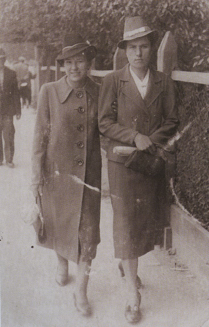 Zofia Dziadek (on the left) walking with a friend in the 1930's
