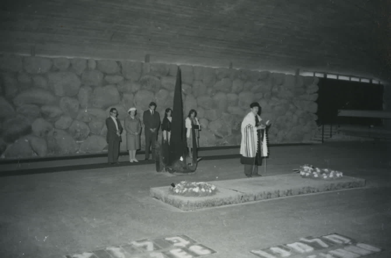 Ceremony in Honor of Anna and Konstantin Mueller in the Hall of Remembrance. Yad Vashem, 10.04.1980