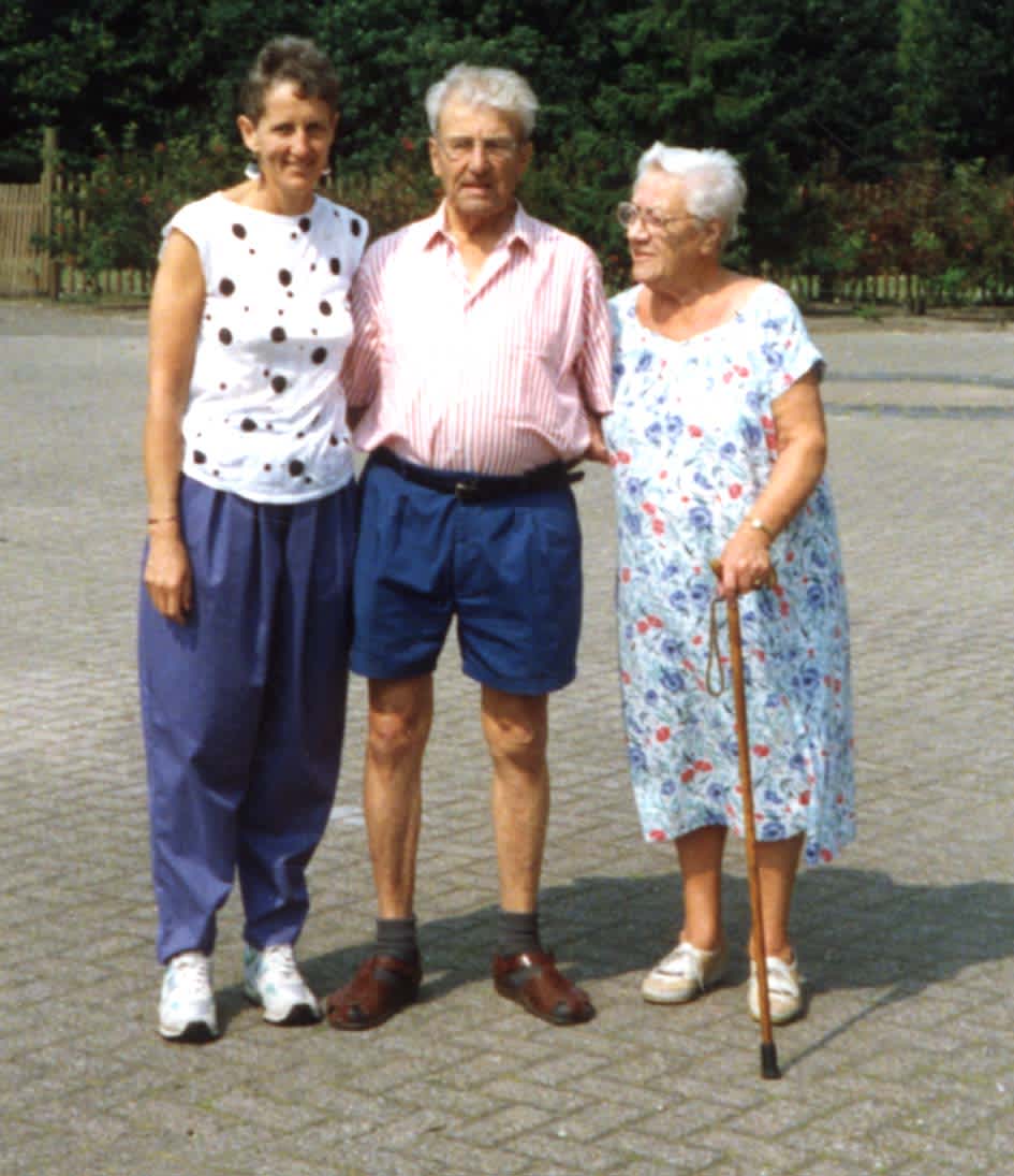 The rescuers: Kuiper Johan & Johanna With the rescued: Ennie Kater