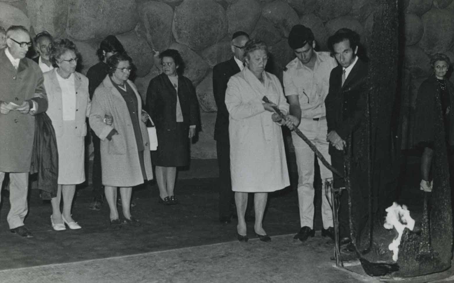 Ceremony in Honor of Albertus and Aaltje Zefat in the Hall of Remembrance. Yad Vashem, 10.04.1972