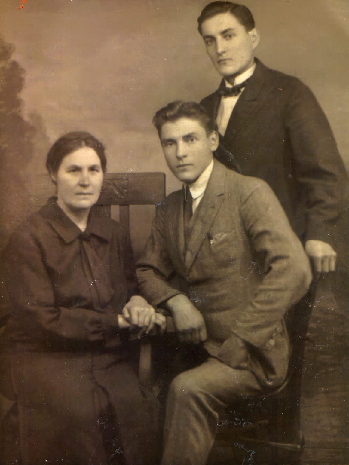 Margarita and Fritz (stand) Enins