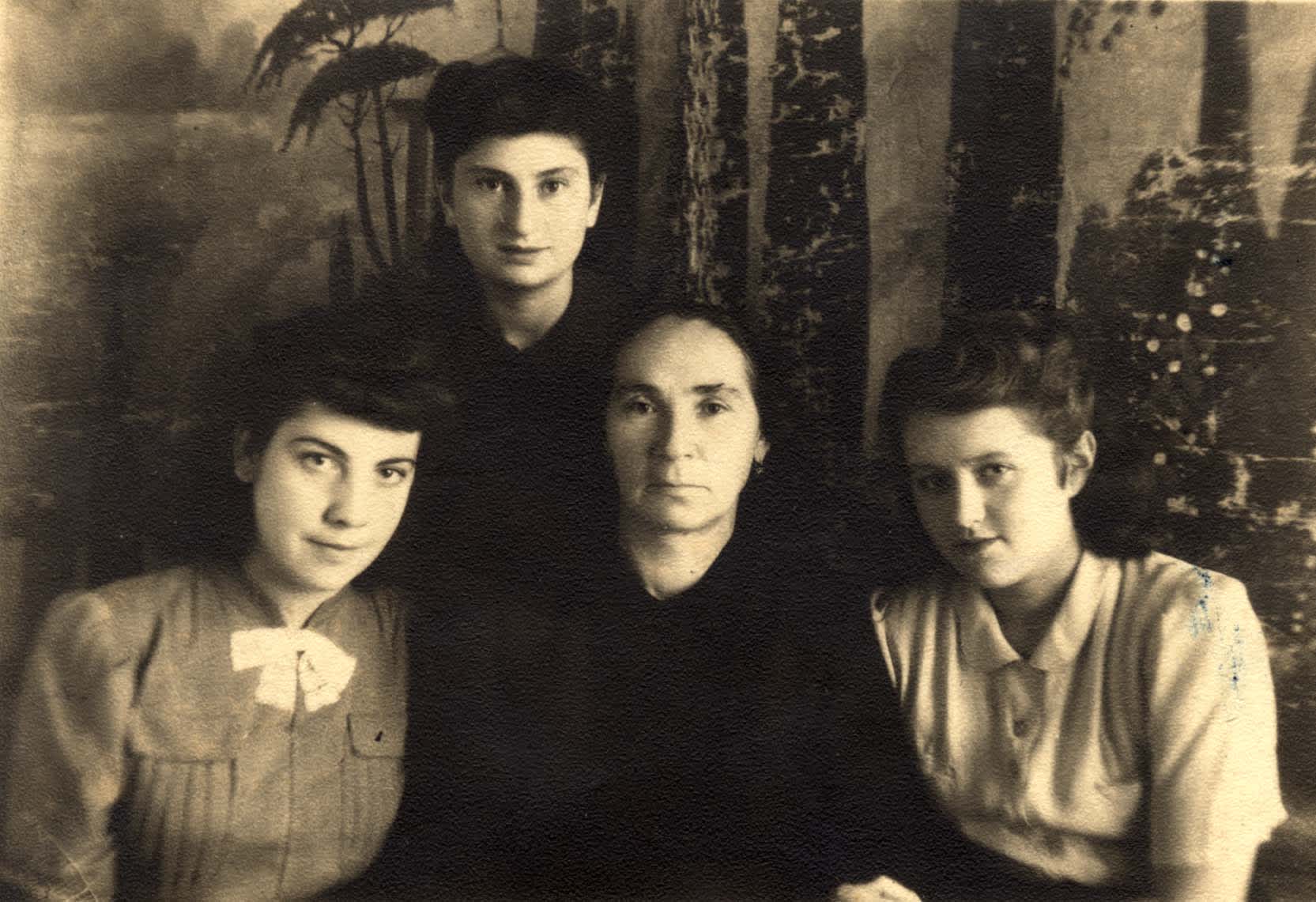 Zinaida Zhilenko, her mother Yevgenia and Alla Granovskaya (rescued)