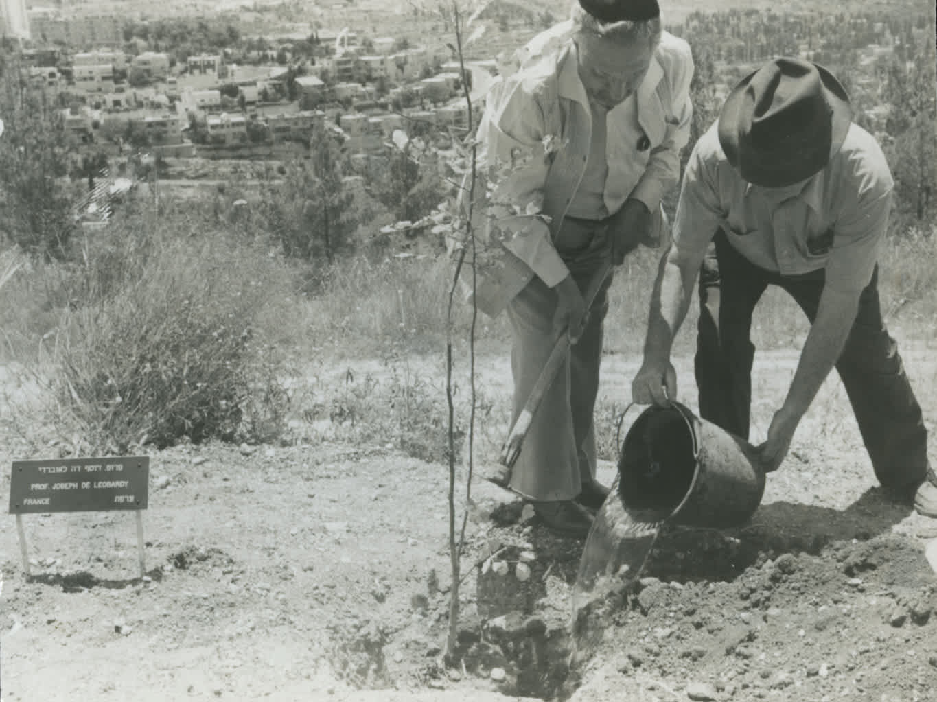 Tree Planting Ceremony in Honor of Joseph de Leobardy. Yad Vashem. 21.05.1982