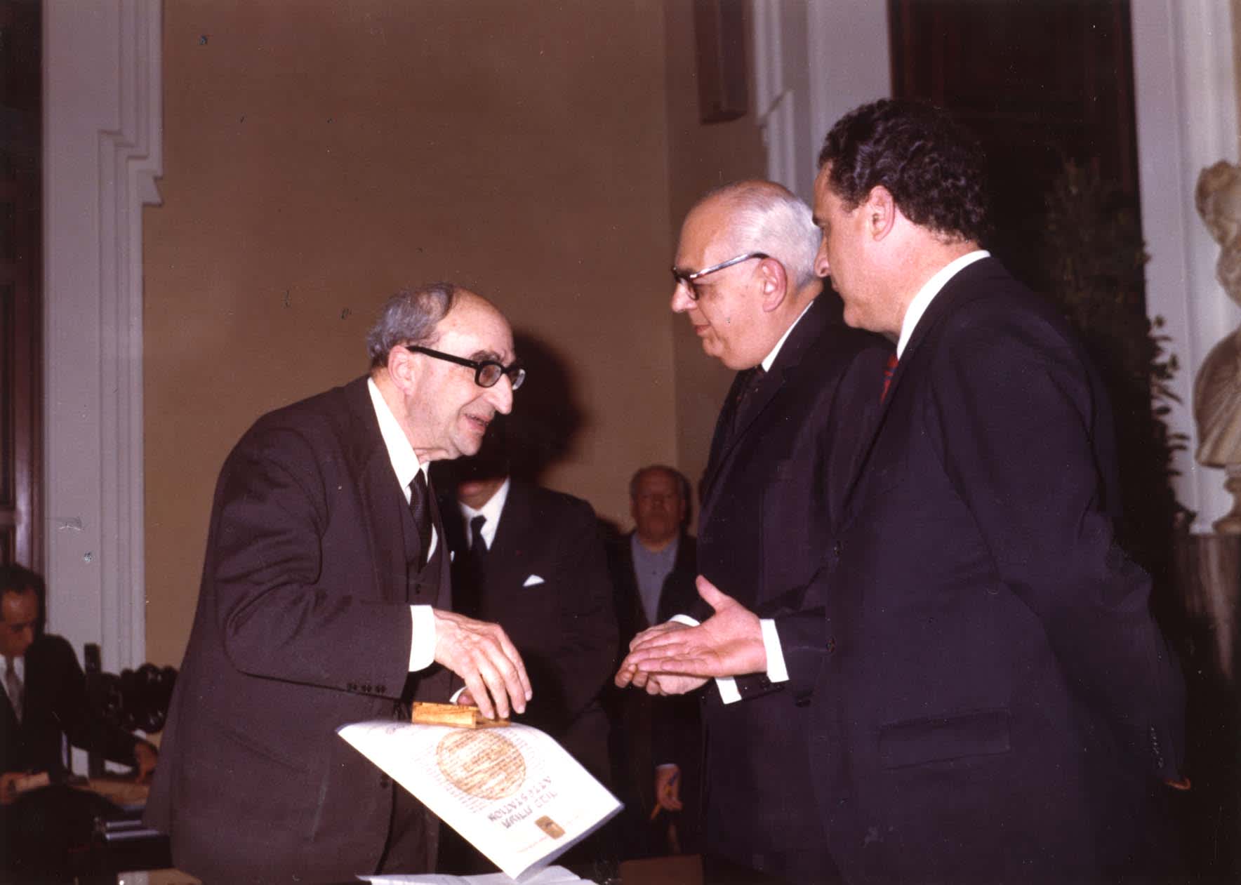 Award ceremoni honoring Jemolo Carlo, 3.5.71