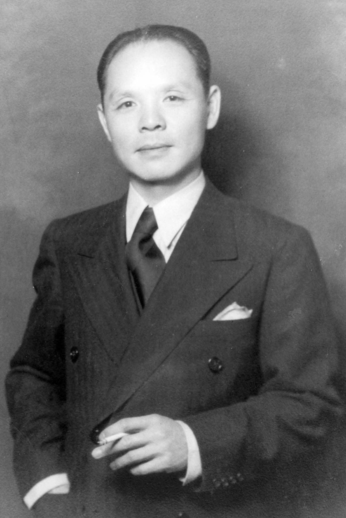 Consul Feng-Shan Ho