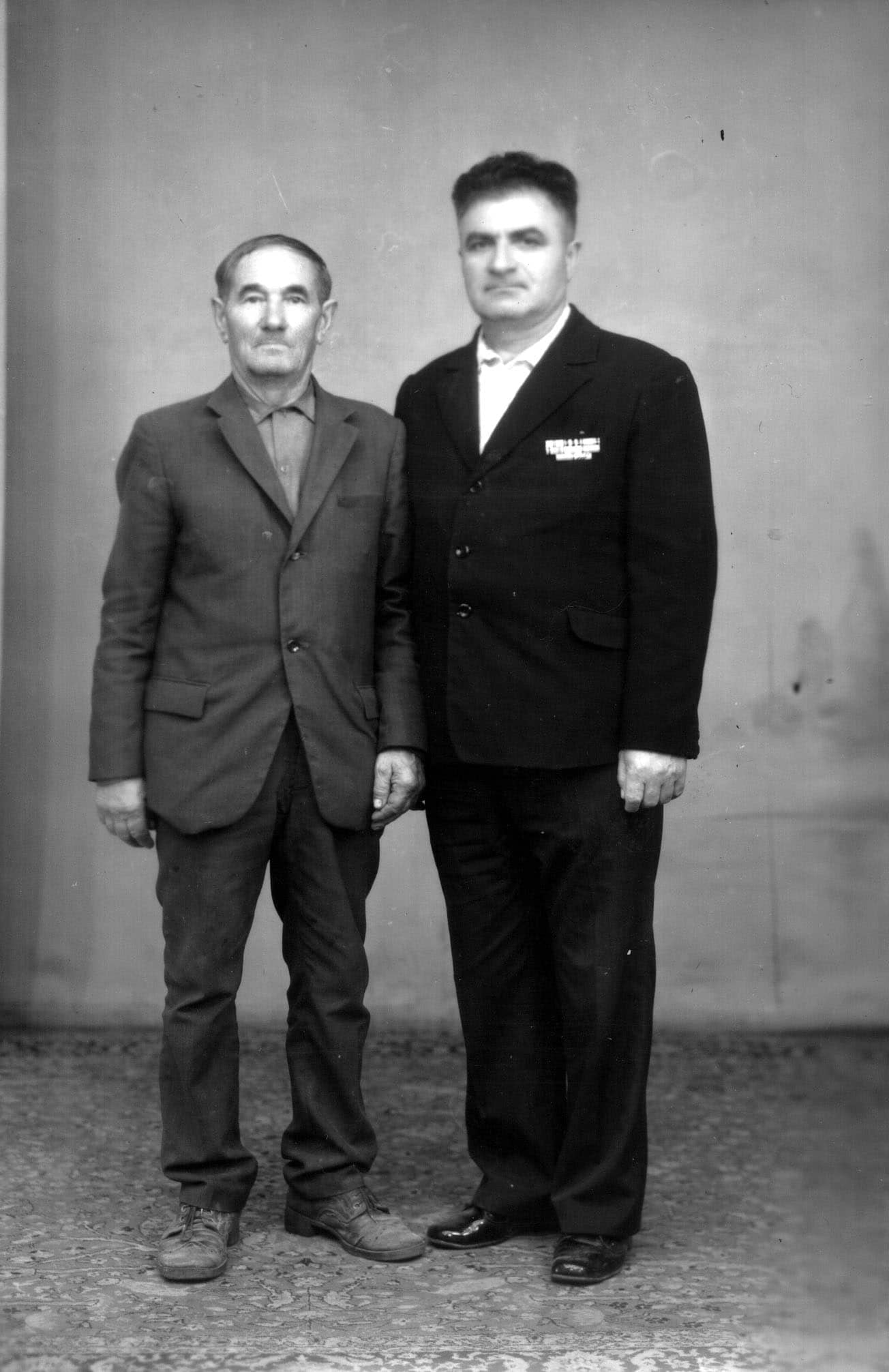 Rescuer Anton Karpuk ( on the left) with survivor Leonid Kletz