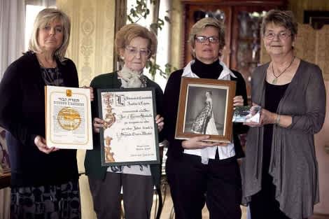 Santaellas daughters with certify and photos of their mother. 2012
