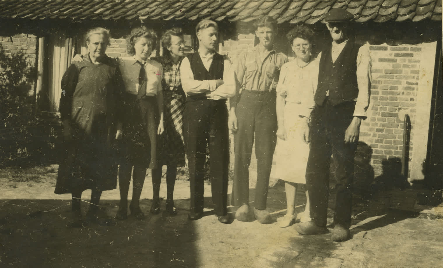 Hendrik Bloem and family, 1944