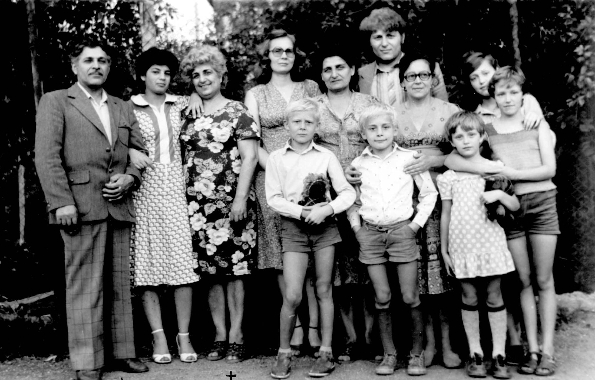 Rita Gorodnichenko's (Golberg) visit to Yerevan.The families of the rescuers' and the rescued. The first one on the left is Tigran Taschyan, the third one on the left is Asmik Tashchiyan. The second one on the right in the second row is Rita Gorodnichenko, 1970-ies, Rita Gorodnichenko's (Golberg) visit to Yerevan.The families of the rescuers' and the rescued. The first one on the left is Tigran Tashchiyan, the third one on the left is Asmik Taschyan. The second one on the right in the second row is Rita Gorodnichenko, 1970-ies