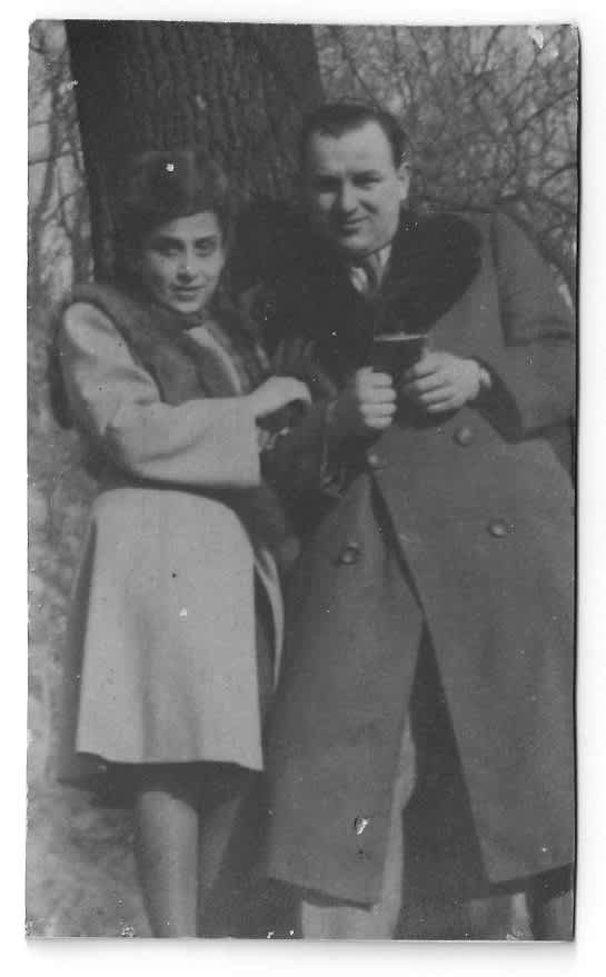Right to left: rescuer Gruber Josef with the survivor Blanca Gruber