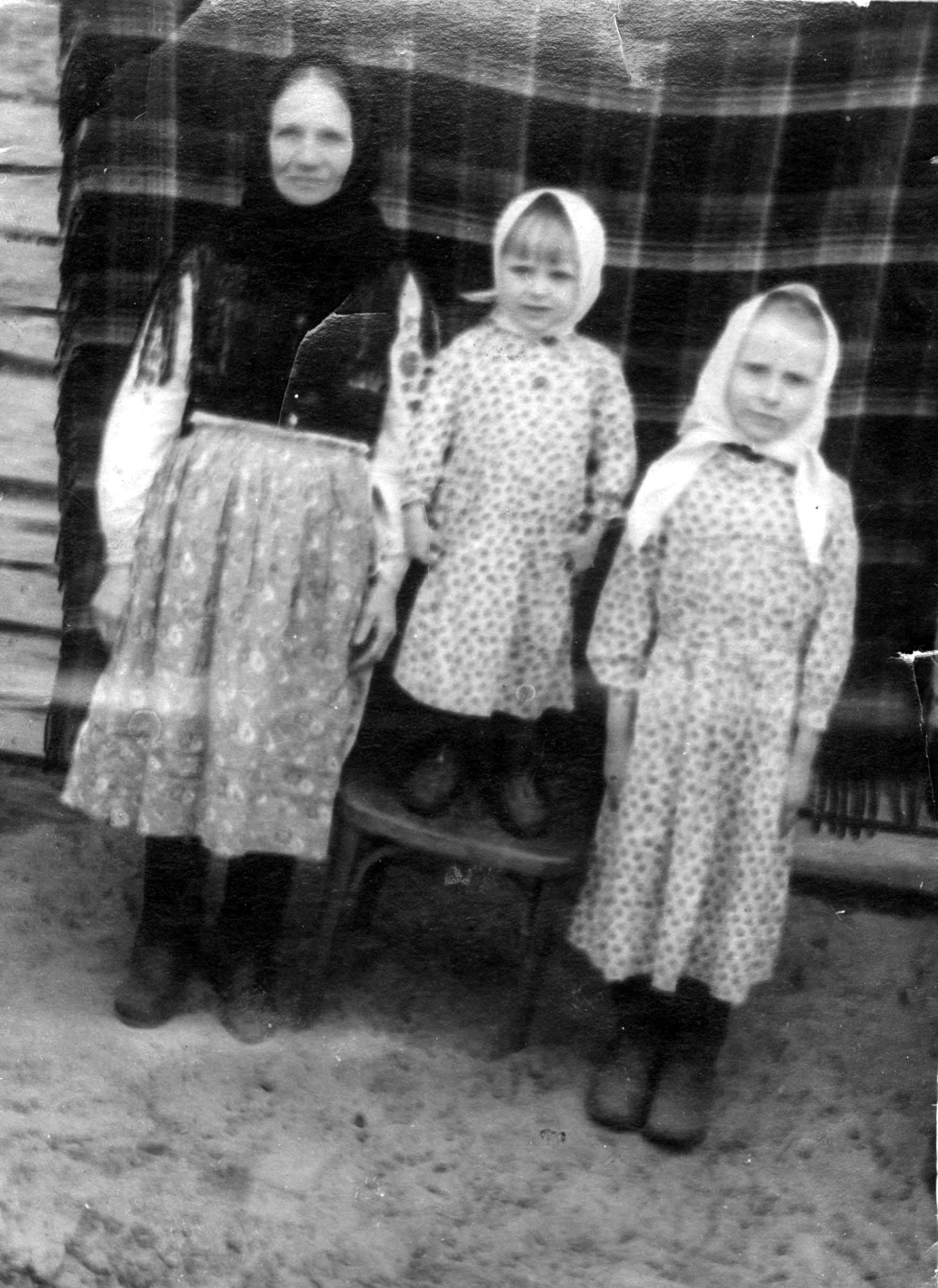 Rescuer Ulita Kurishko with her granddaughters