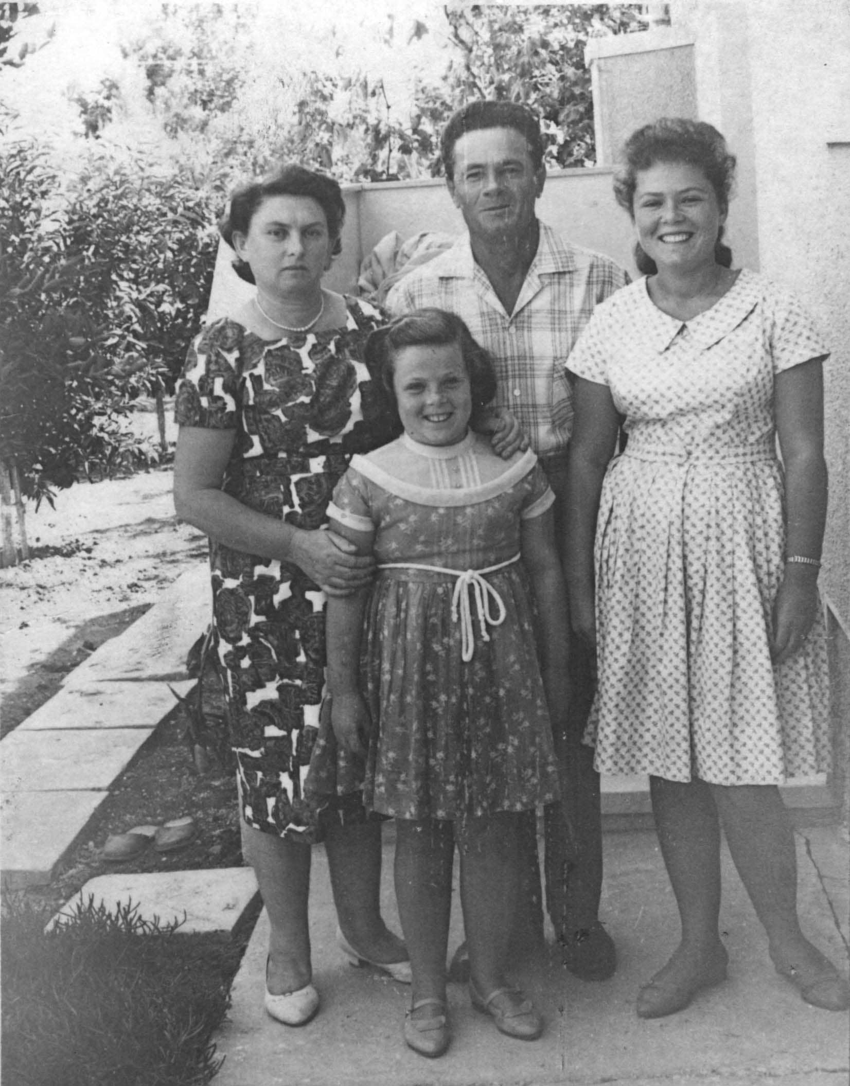 Rescued Eliyahu Scheider with his family, 1960-ies, Rescued Eliyahu Schneider with his family, 1960-ies
