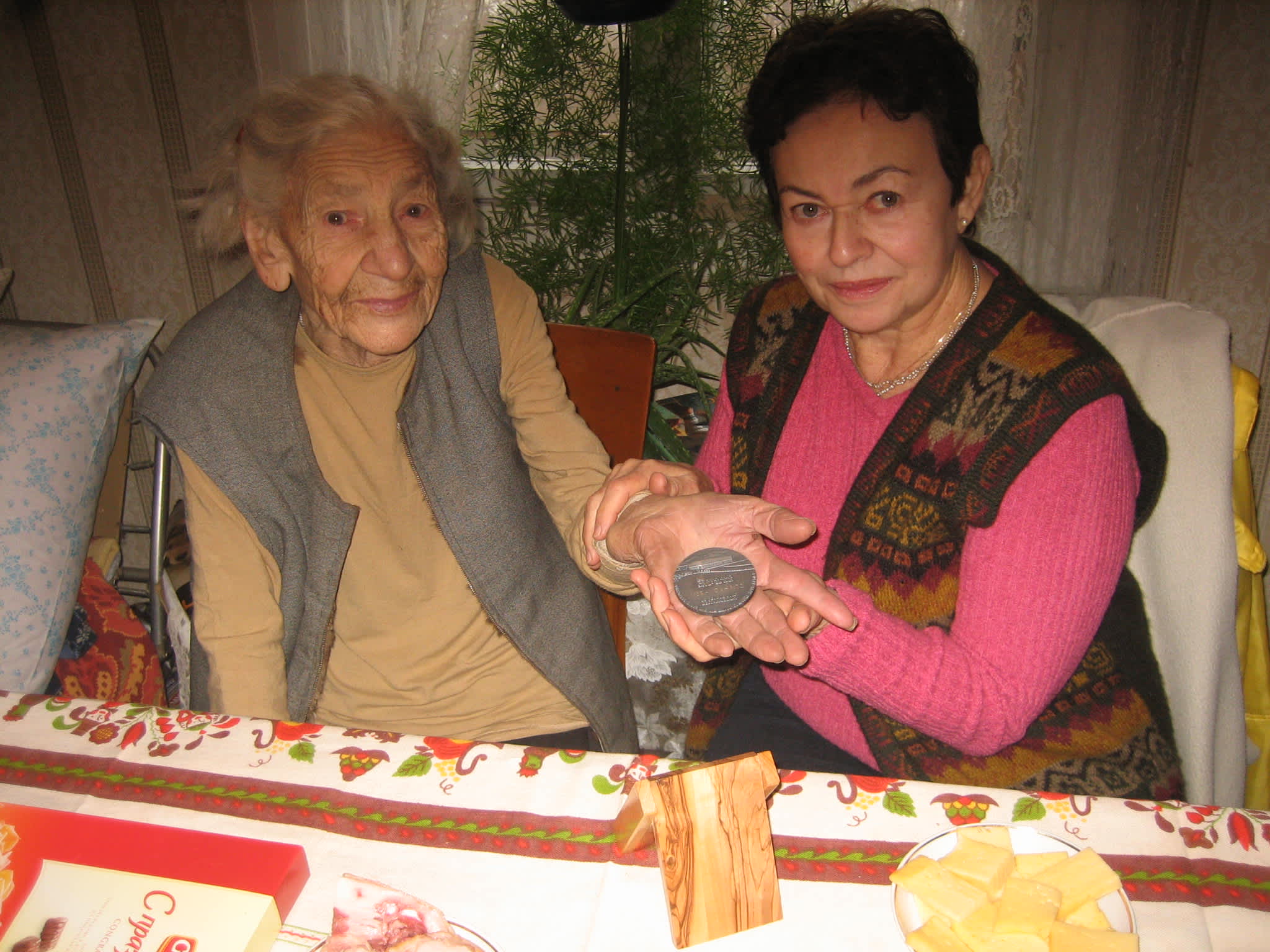 Vera Okhrits and the survivor, Irit Weiss