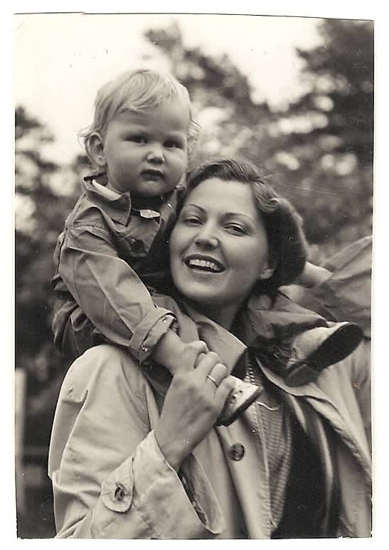Kari Pettersen Musaeus with son Paul, 1940
