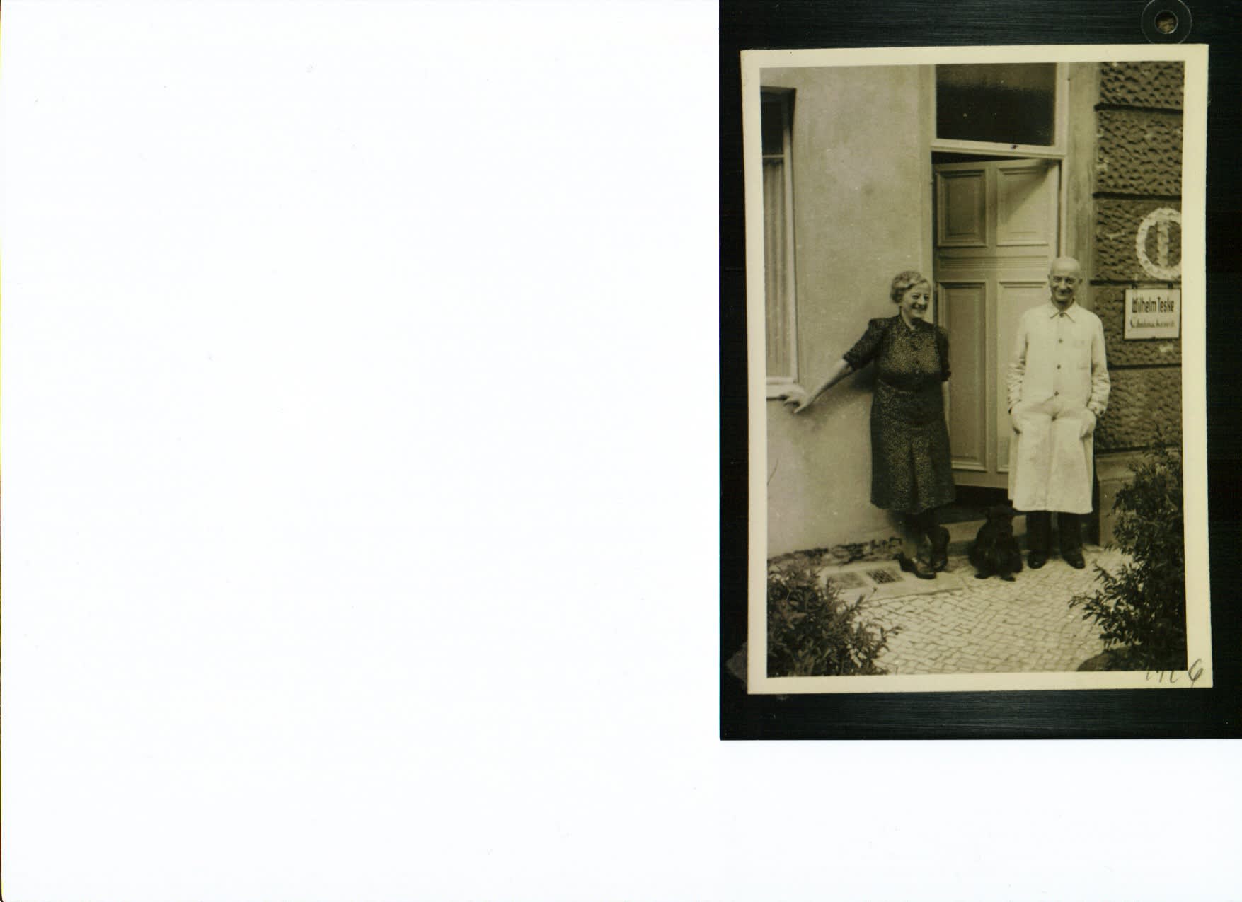 Wilhelm and Luise Teske, Wilhelm and Luise Teske at their house door