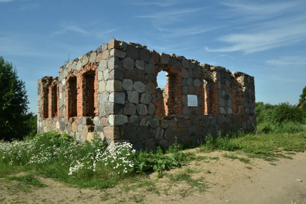 Ruins of synagogue in Luzhki. Photographer: 	Alexander Litin, 2015.