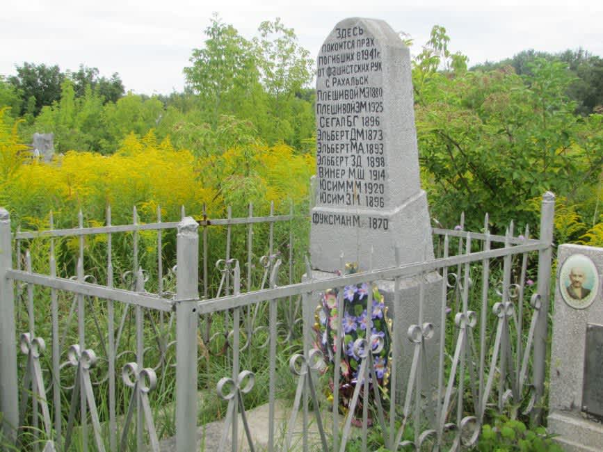Memorial, at the Novograd Volynskiy Jewish cemetery, to the Jews from Rykhalsk. Photographer: 	Mikhail Tyaglyy, 2015.