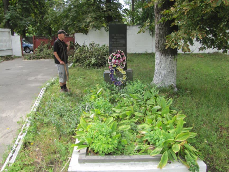Memorial to the Jewish victims in the garden of the former residential care facilities in Novograd Volynskiy
