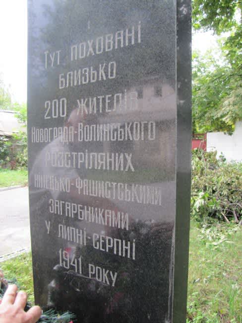 Insription on the memorial to the Jewish victims in the garden of the former residential care facilities in Novograd Volynskiy
