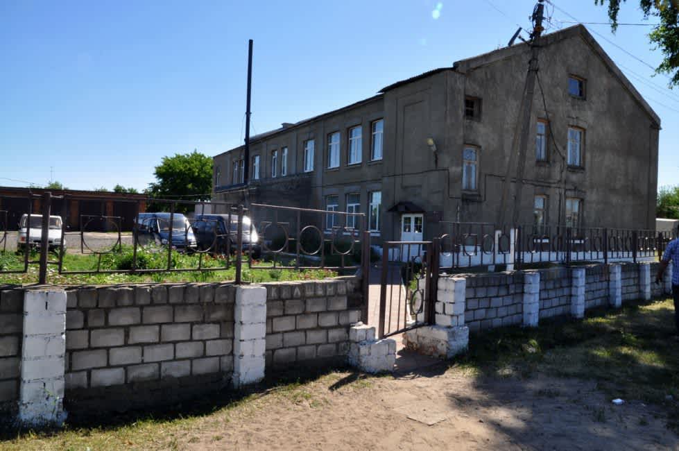 Public building, used as a ghetto, on today's Tovarnaya Street, Zhlobin. Photographer: 	Alexander Litin, 2011.