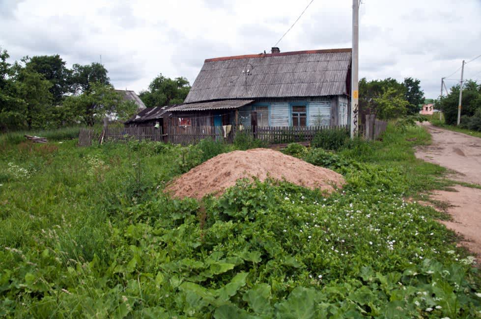 Former ghetto building on Parkovaya Street, Slavnoye. Photographer: 	Alexander Litin, 2011.