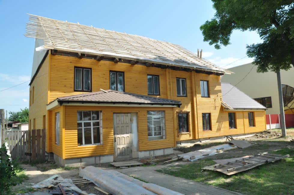 Former synagogue building. Photographer: 	Alexander Litin, 2013.