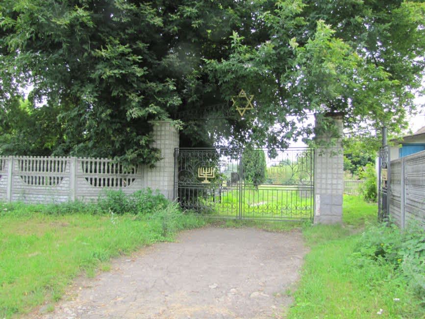 Gates of the Jewish cemetery in Skvira. Photographer: 	Mikhail Tyaglyy, 2018.