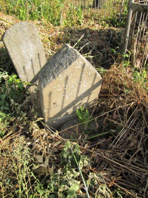 A grave at the Jewish cemetery of Volodarsk Volynskiy. Photographer: 	Mikhail Tyaglyy, 2015.