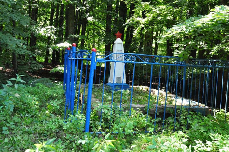 Murder site near the Samotevichi Russian Orthodox church. Photographer: 	Alexander Litin, 2009.