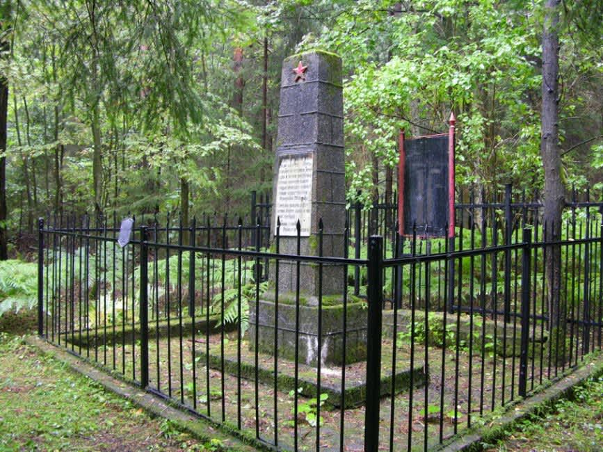 Monument to the murdered Jews of Krucha. Photographer: 	Alexander Litin, 2008.