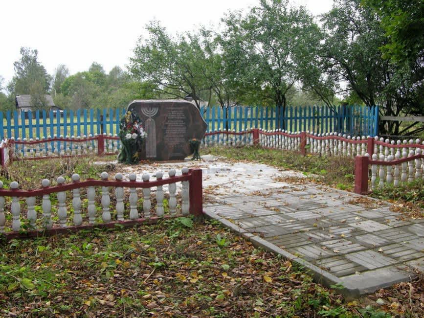 Memorial at the Miloslavichi school murder site. Photographer: 	Alexander Litin, 2008.