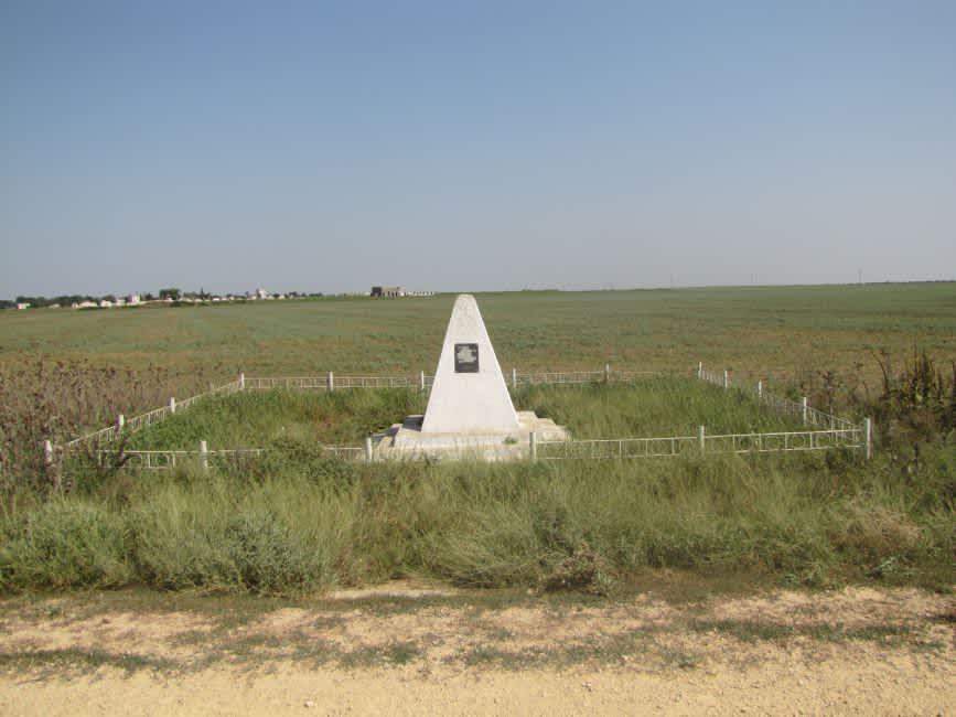 An obelisk erected after the war at the well site where Fraydorf Jews were murdered in November 1941. Photographer: 	Mikhail Tyaglyy, 2010.