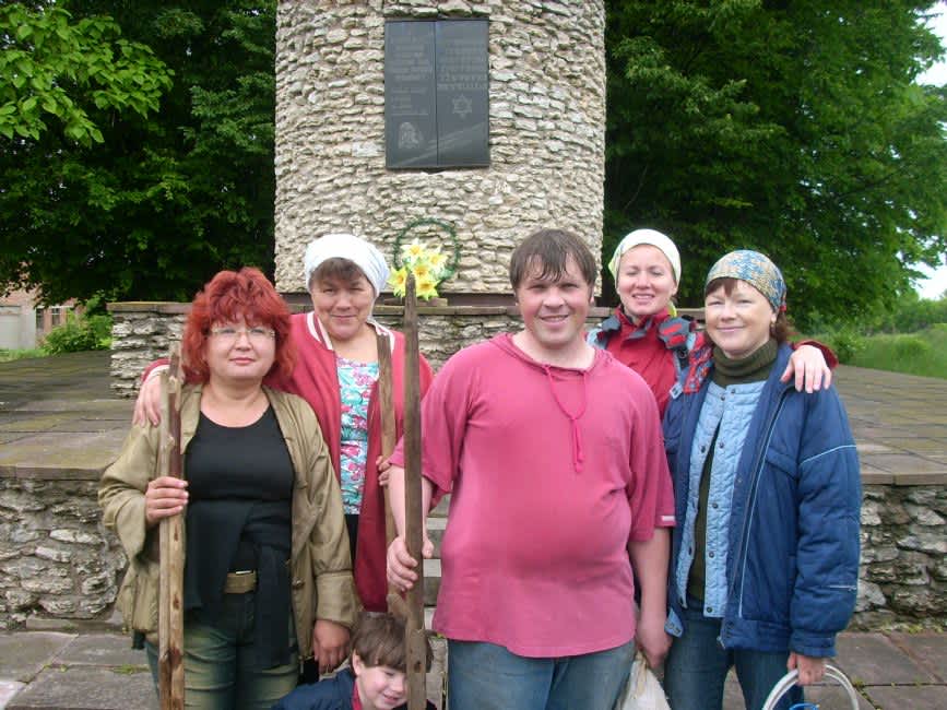 New monument, erected in 1992. In front  is a group of students who volunteered to help clean up the area of the monument; in the center is Pastor Alexei Radchuk