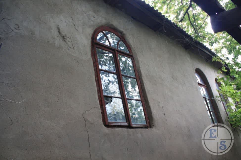 Building of the former synagogue of Chernevtsy. Photographer: Eugene Shnaider, 2012.