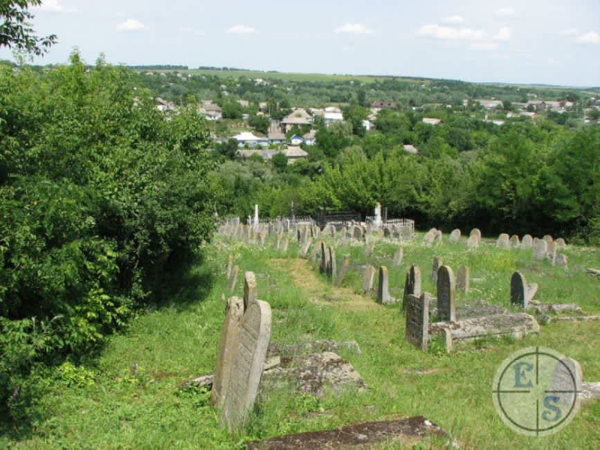 Old Jewish cemetery of Chernevtsy. Photographer: Eugene Shnaider, 2012.