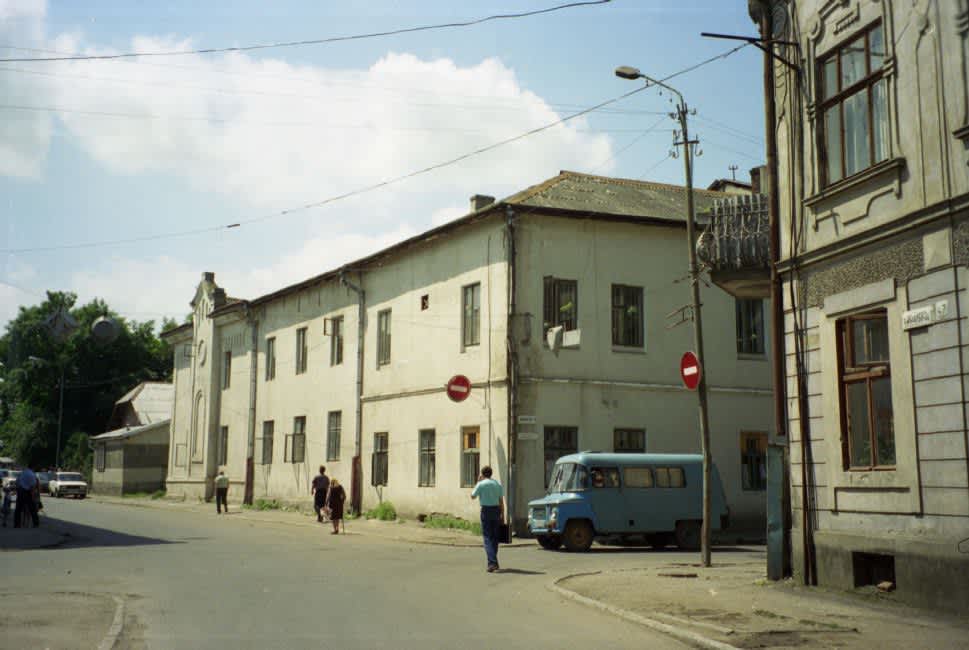 The former Kosover Synagogue of Kolomyja, a present-day view. Photographer: 	Benjamin Lukin, 1997.