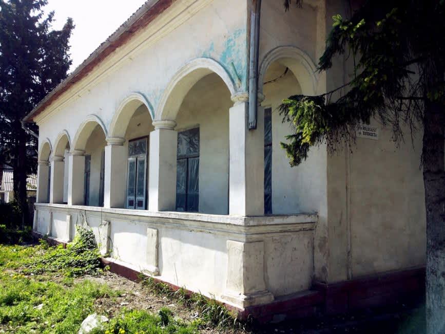 The building of the former synagogue in Edineți