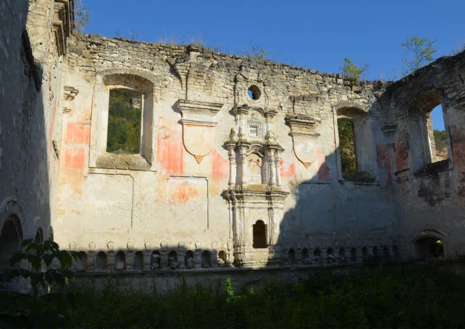 Ruins of Rashkov's Great Synagogue. Photographer: 	Vladimir Levin, 2014.