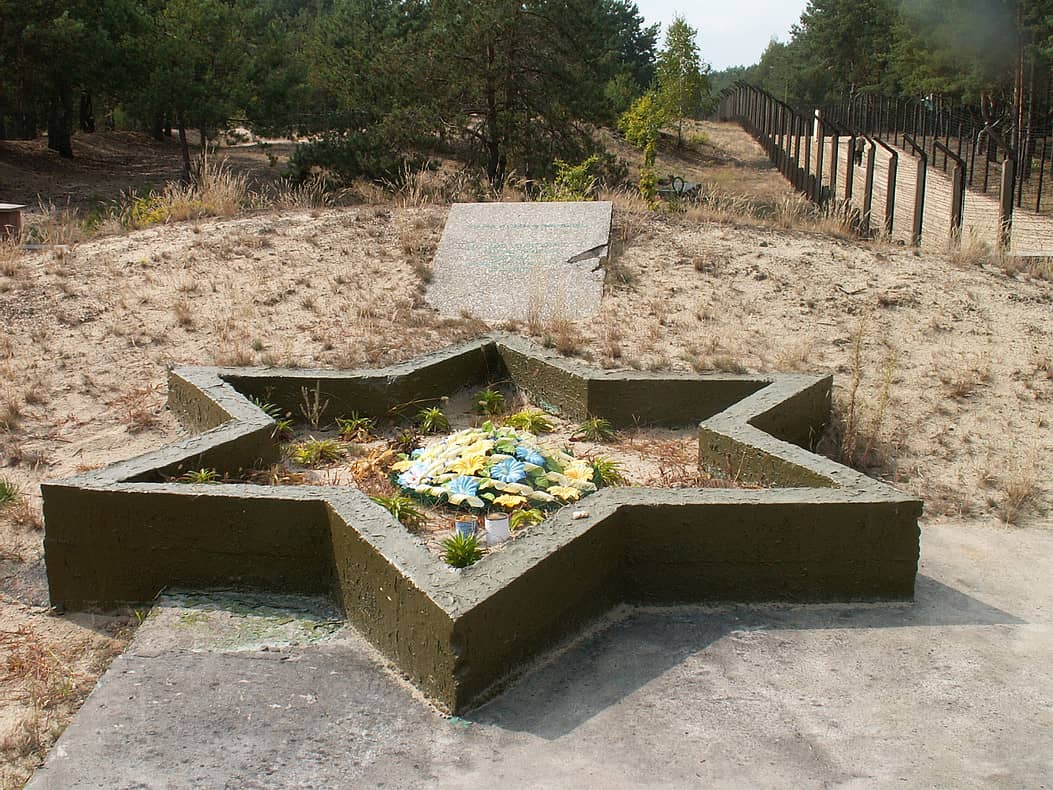 The Soviet-era monument erected in the Tutowicze Forest.