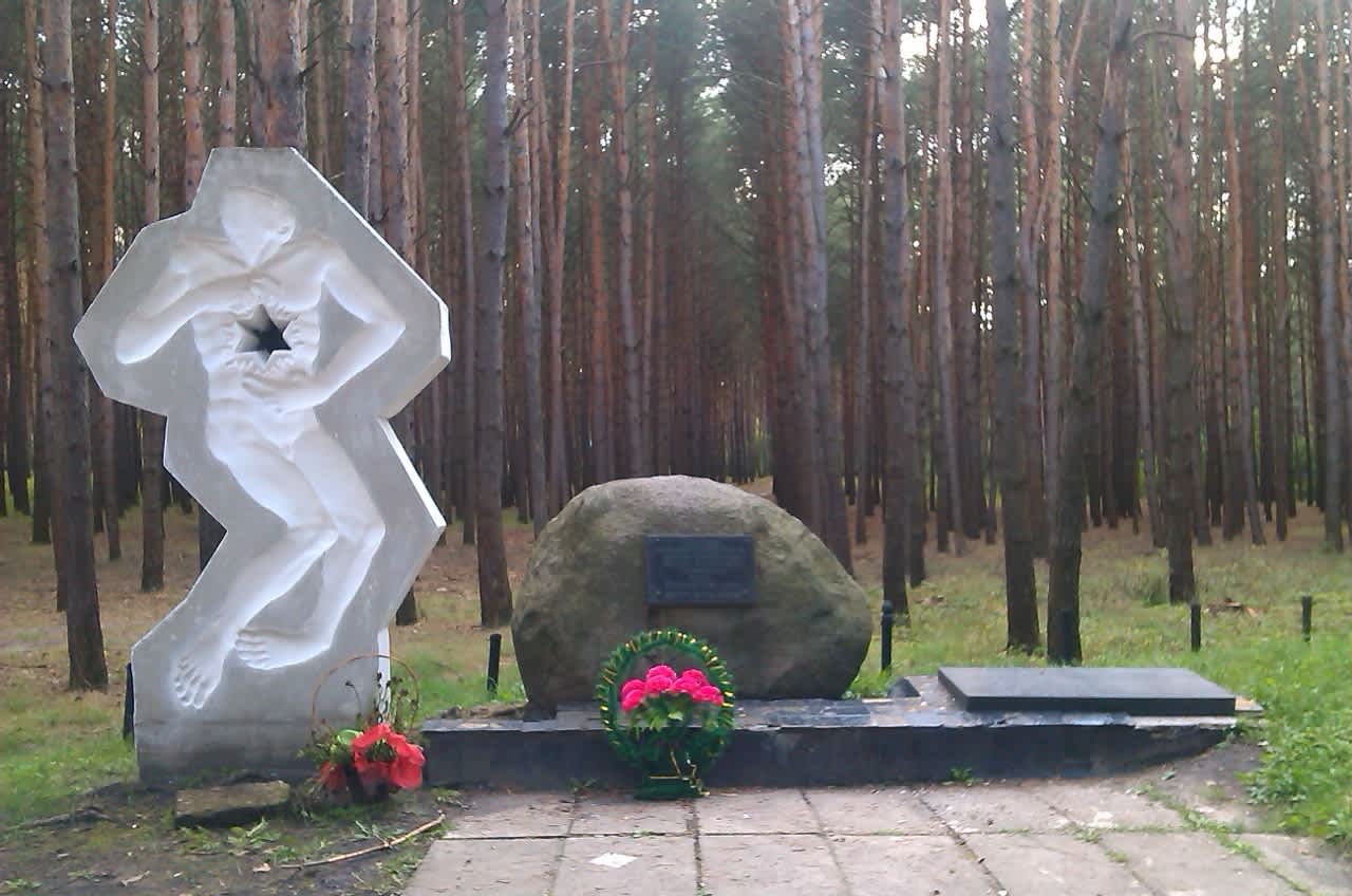 A present-day view (as of 2014) of the monument erected in the Ostróg Forest.