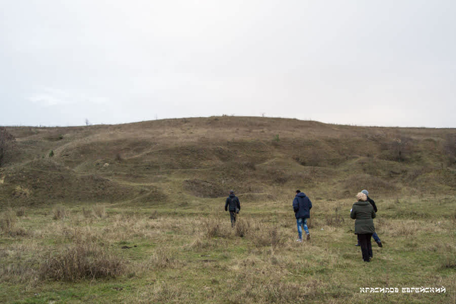 Murder site of the Jews of Pilyava at the Alekseyevka stone quarry, 2015.. Photographer: Mikola Pekarskyi, 2015.