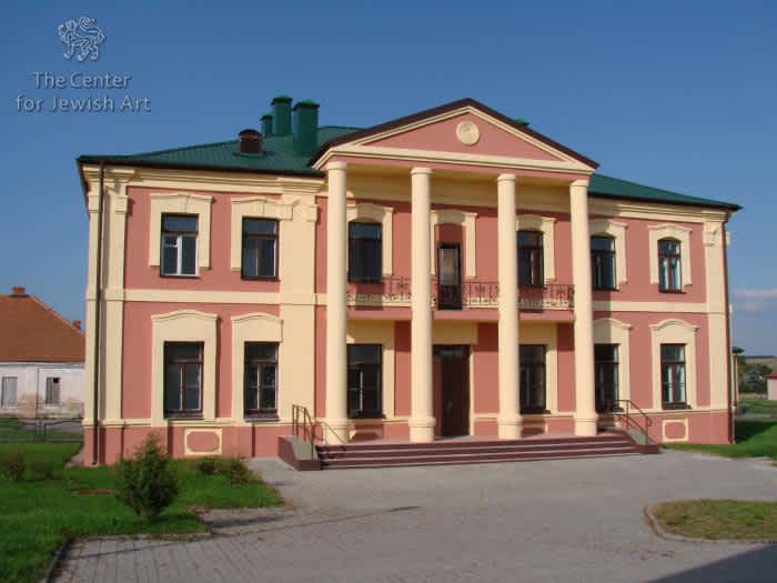 Building of former Cold synagogue in Mir, 2007. Photographer: 	Vladimir Levin.